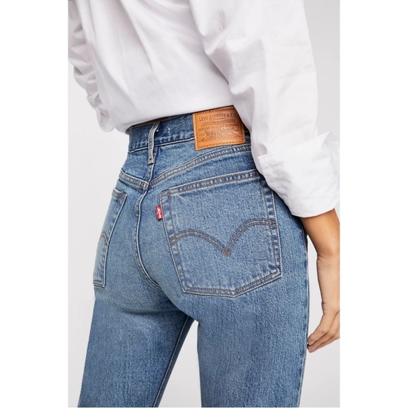 LEVI'S Premium Wedgie Straight Leg High Rise Blue Jeans Ankle distressed - Picture 3 of 13